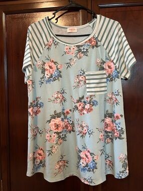 Vintage & Co Floral Raglan Tee in Sage with Pink Roses